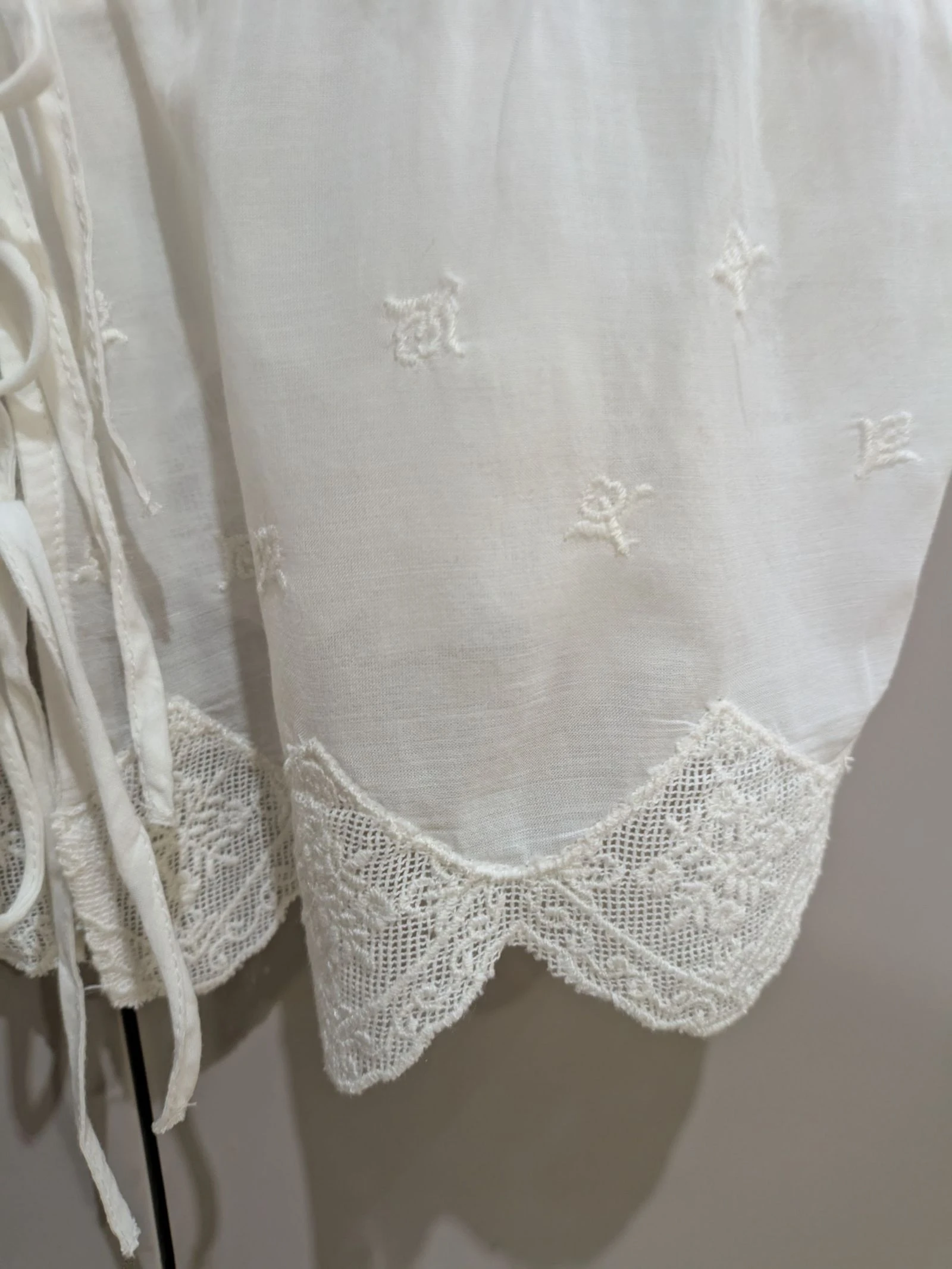 Top Crop Blanco Lencero Estilo Boho con Encaje y Cordones talla L de Zara  – photo 5